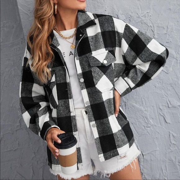 ✨LAST 1✨Fabulous Must Have Plaid Boxy shirt jacket - Picture 5 of 5